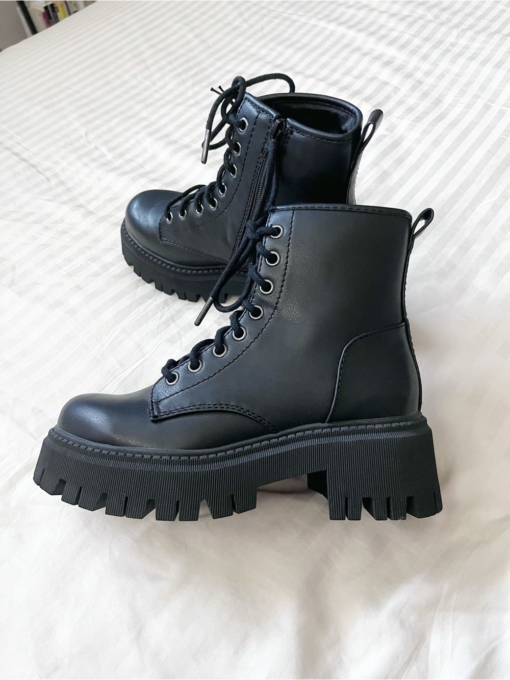 NWT - Madden Platform Lug Sole Combat Boots with Zipper | Black, Size 6